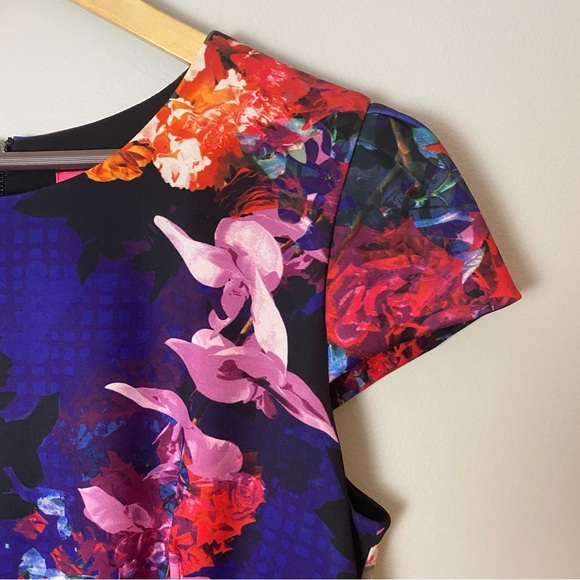 Betsey Johnson Cap Sleeve Violet Red Floral Knee Length Sheath Dress size 12 - Picture 4 of 13